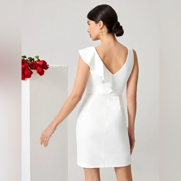 Never worn bridal dress. Size L. Tags on. - Picture 3 of 6